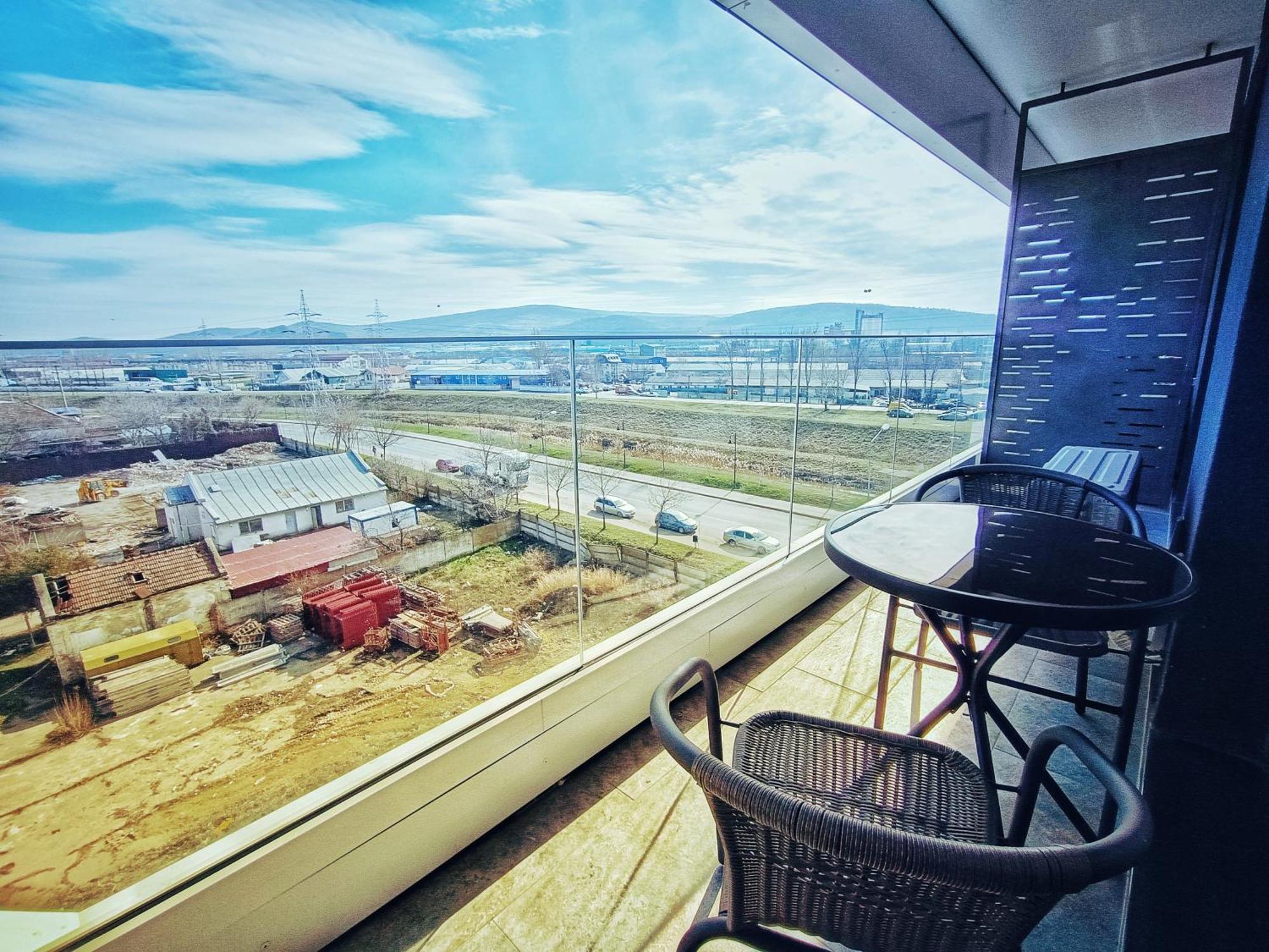 Super Apartments Near Airport With Shop & Free Parking Iasi Exteriör bild