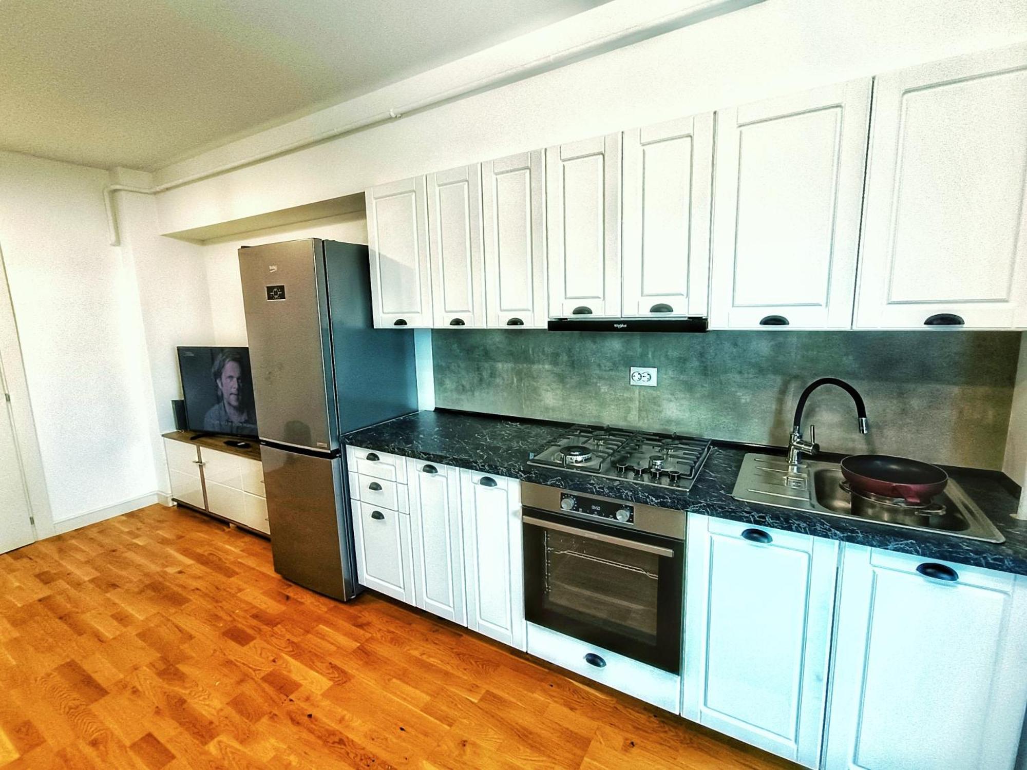 Super Apartments Near Airport With Shop & Free Parking Iasi Exteriör bild